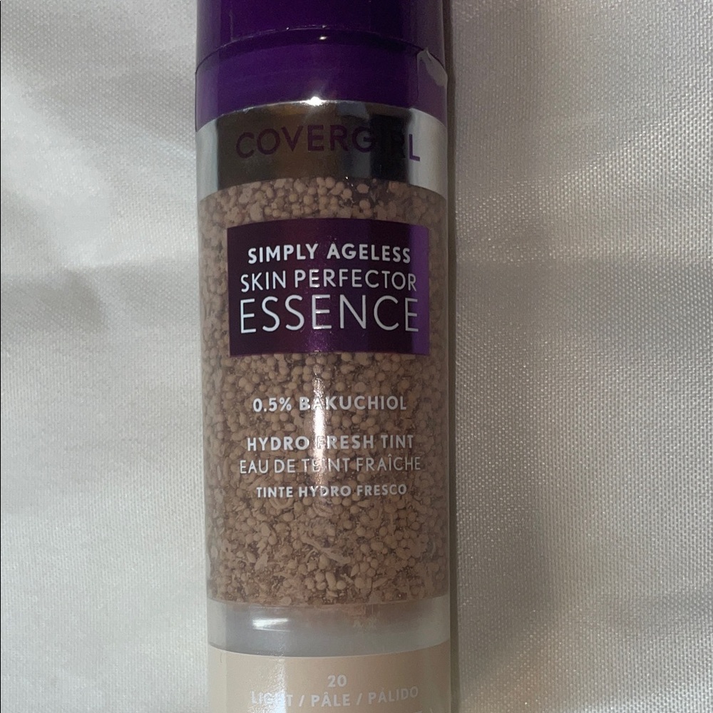 COVERGIRL Simply Ageless Skin Perfector Essence - Light/Pale